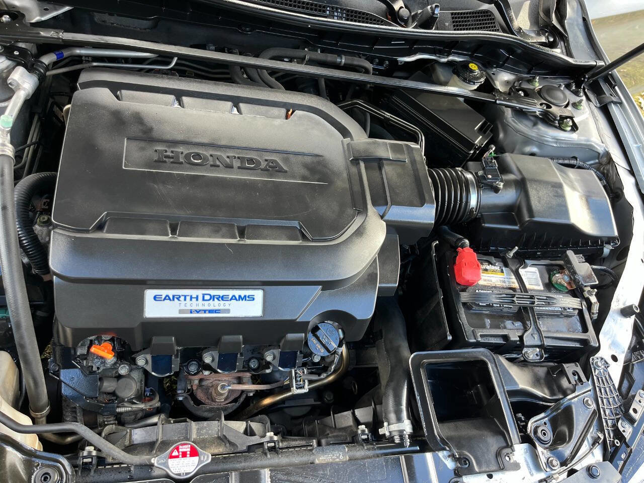 Used 2017 Honda Accord Touring image 3