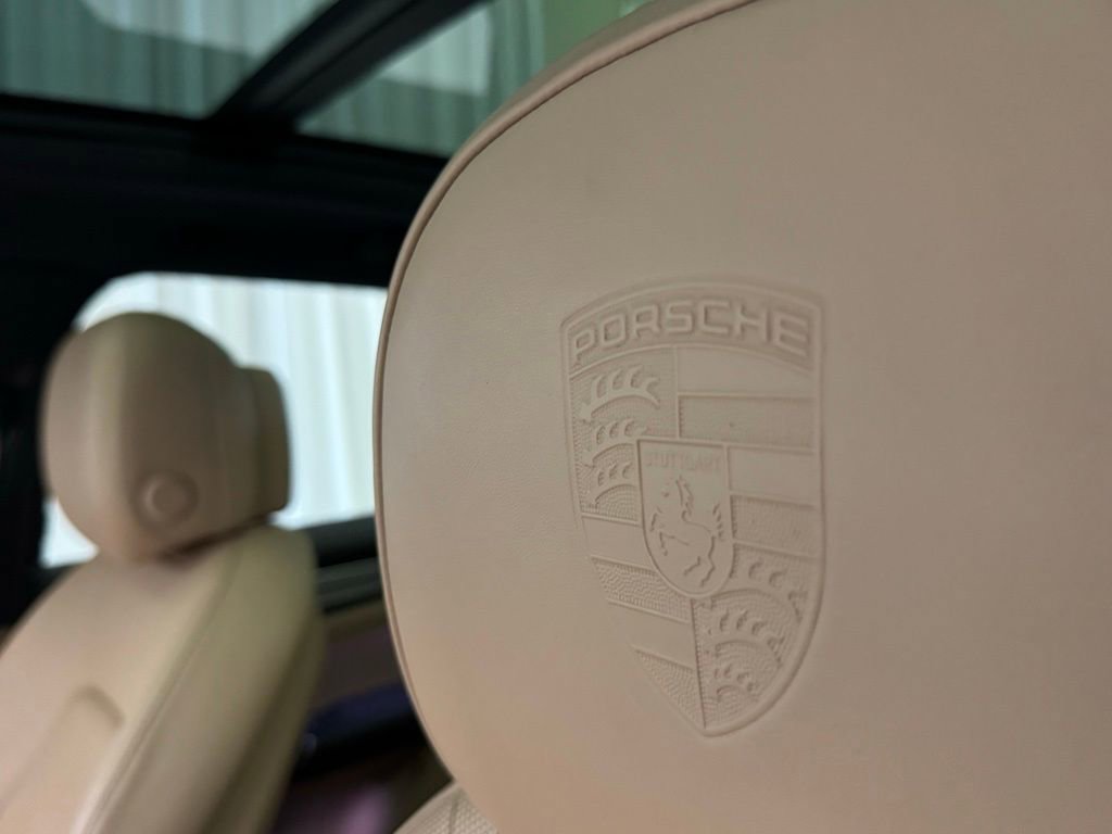 Certified 2023 Porsche Cayenne Platinum Edition image 7