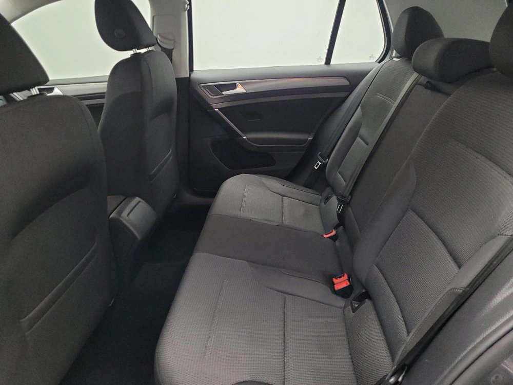 Used 2019 Volkswagen Golf S image 18