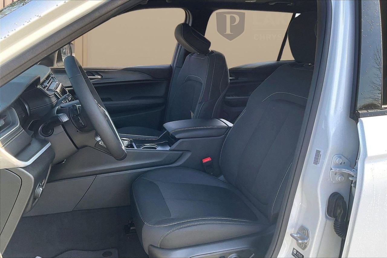 New 2025 Jeep Grand Cherokee L Laredo w/ Luxury Tech Group I image 20