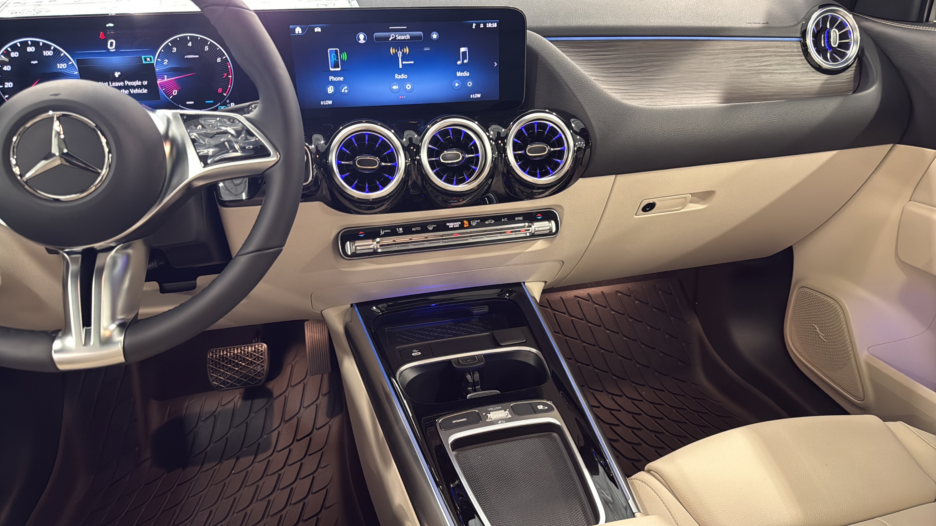 New 2026 Mercedes-Benz GLA 250 image 34