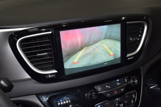 Certified 2025 Chrysler Pacifica Select image 15