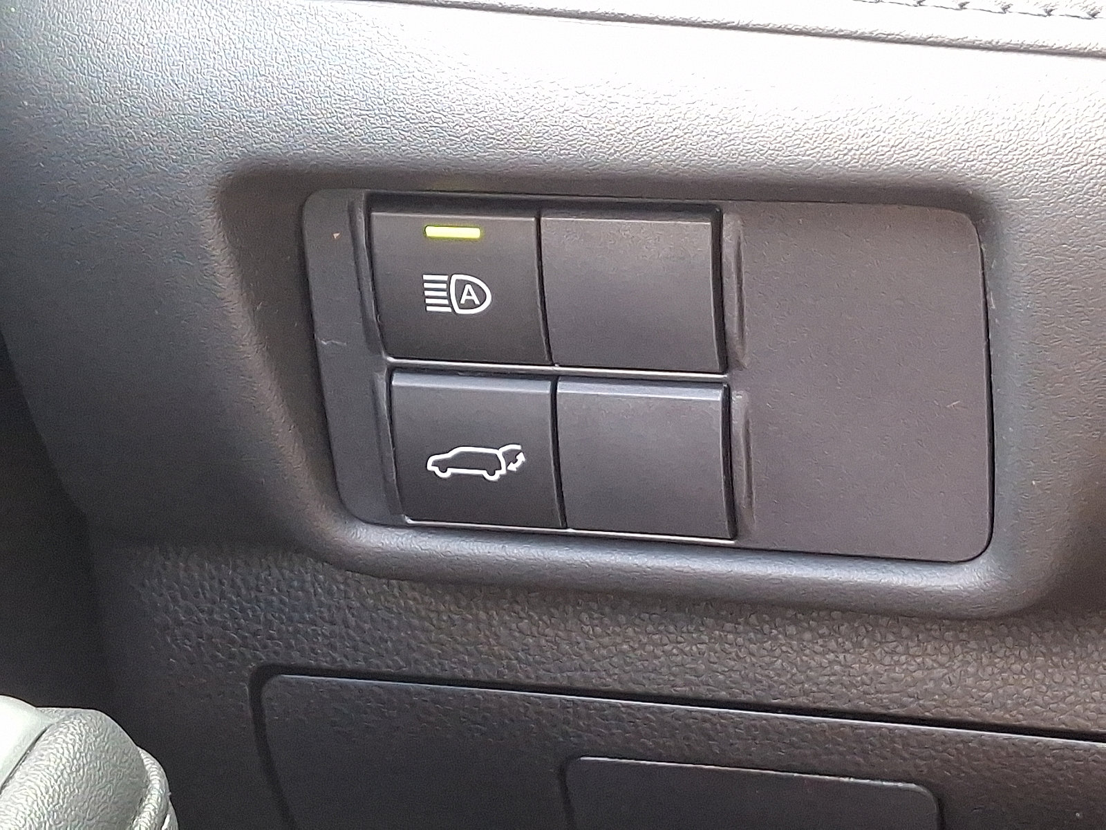 Used 2020 Toyota Highlander XLE image 25