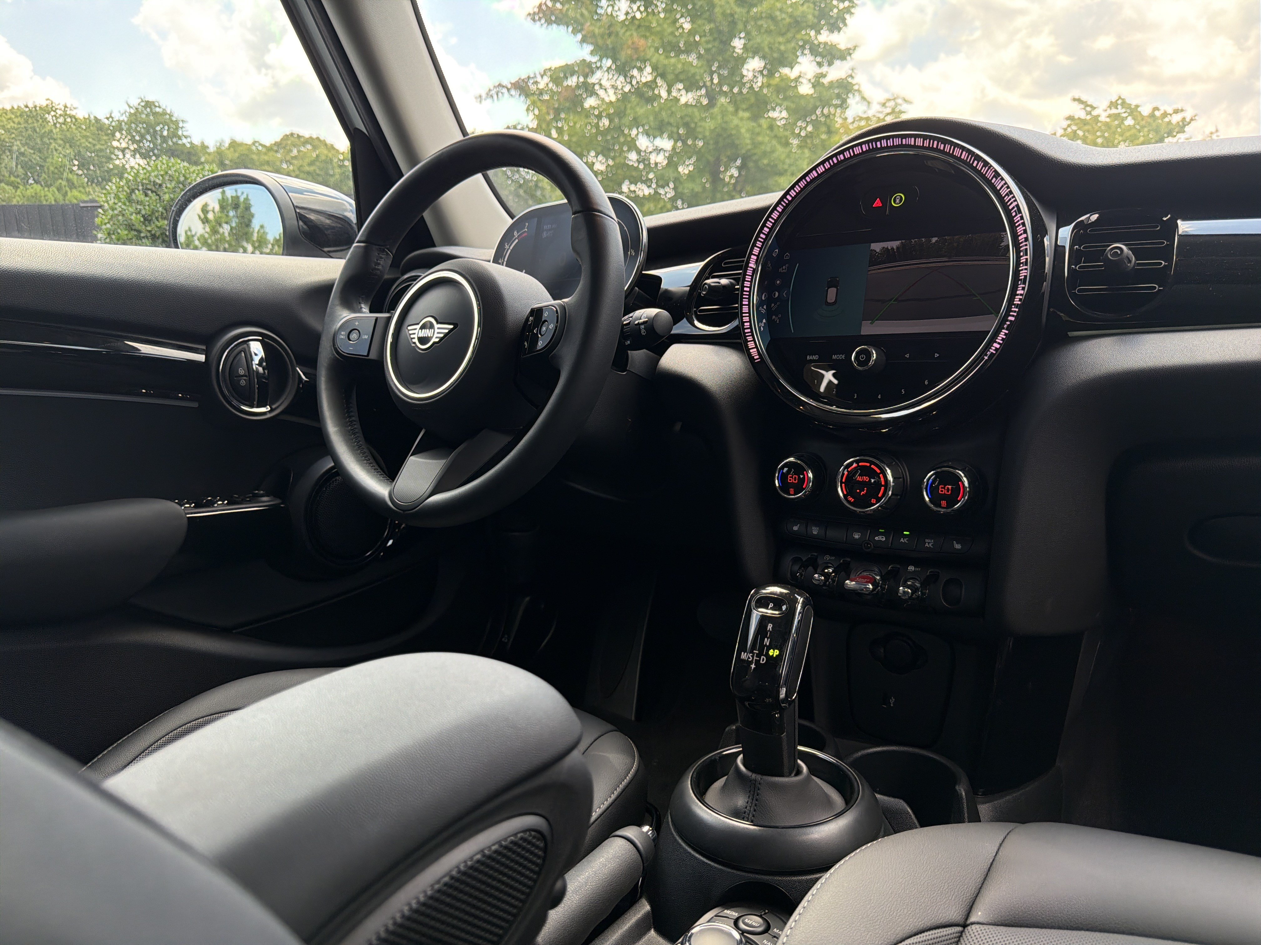 Used 2024 MINI Cooper 4-Door Hardtop FWD image 6