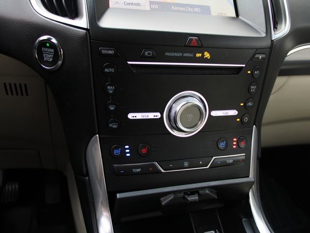 Used 2019 Ford Edge Titanium w/ Equipment Group 301A FWD image 22