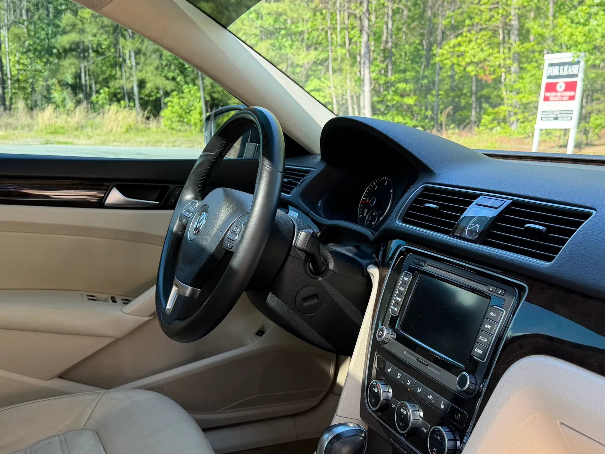 Used 2014 Volkswagen Passat TDI SEL Premium FWD image 24