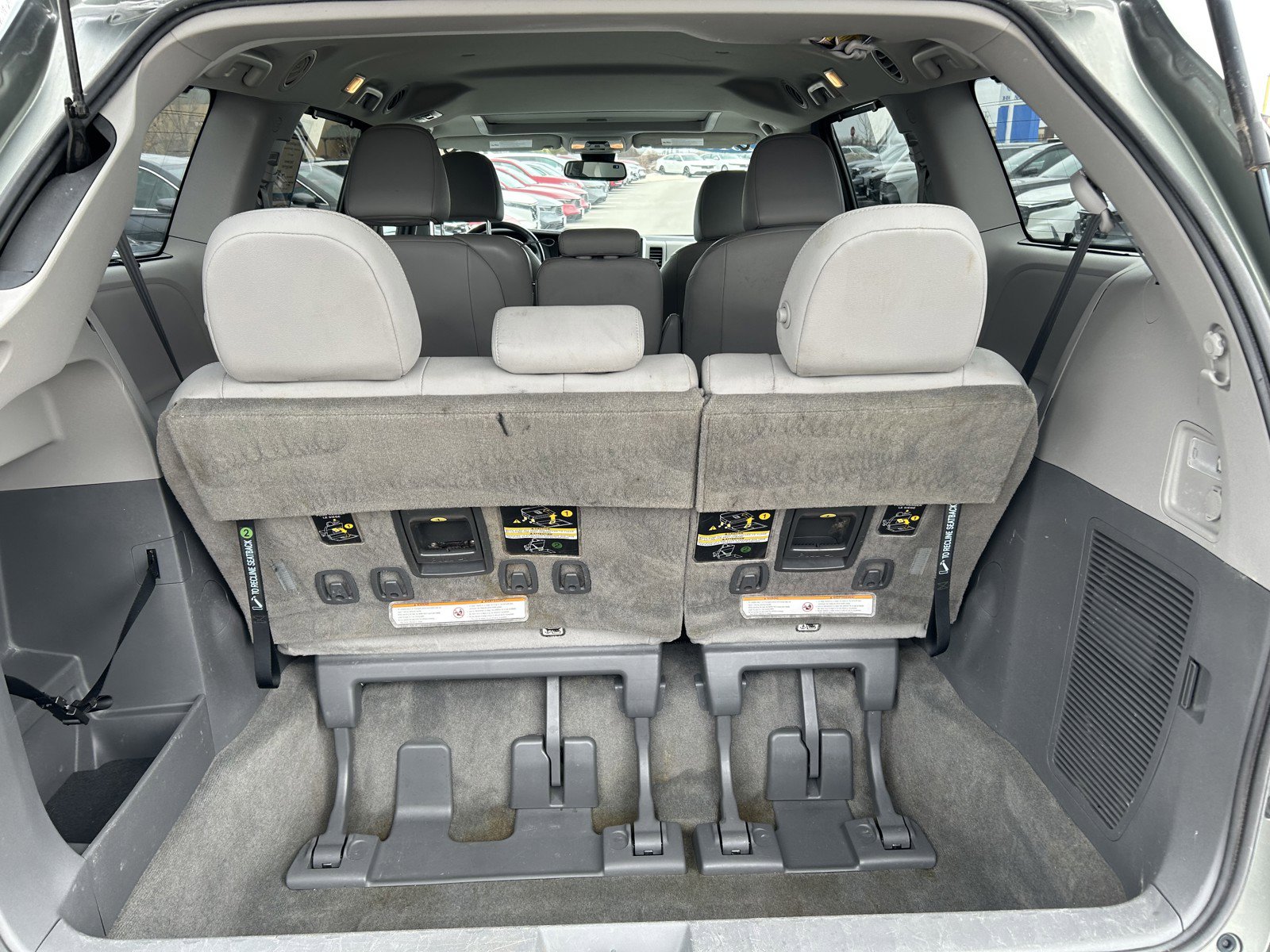 Used 2018 Toyota Sienna XLE w/ Carpet Mat Package image 14