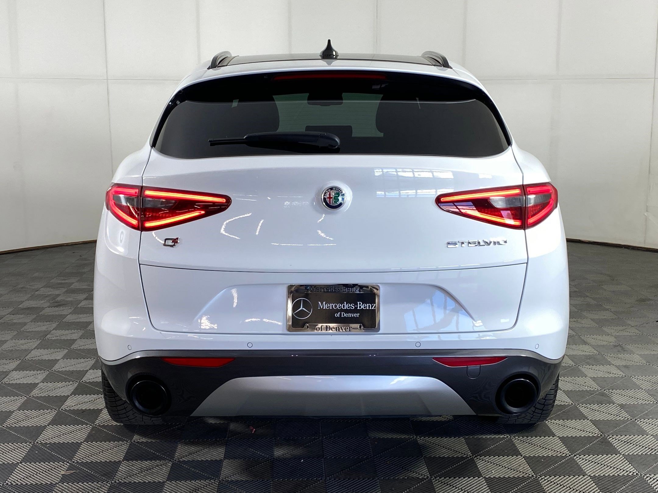 Used 2023 Alfa Romeo Stelvio Ti image 10