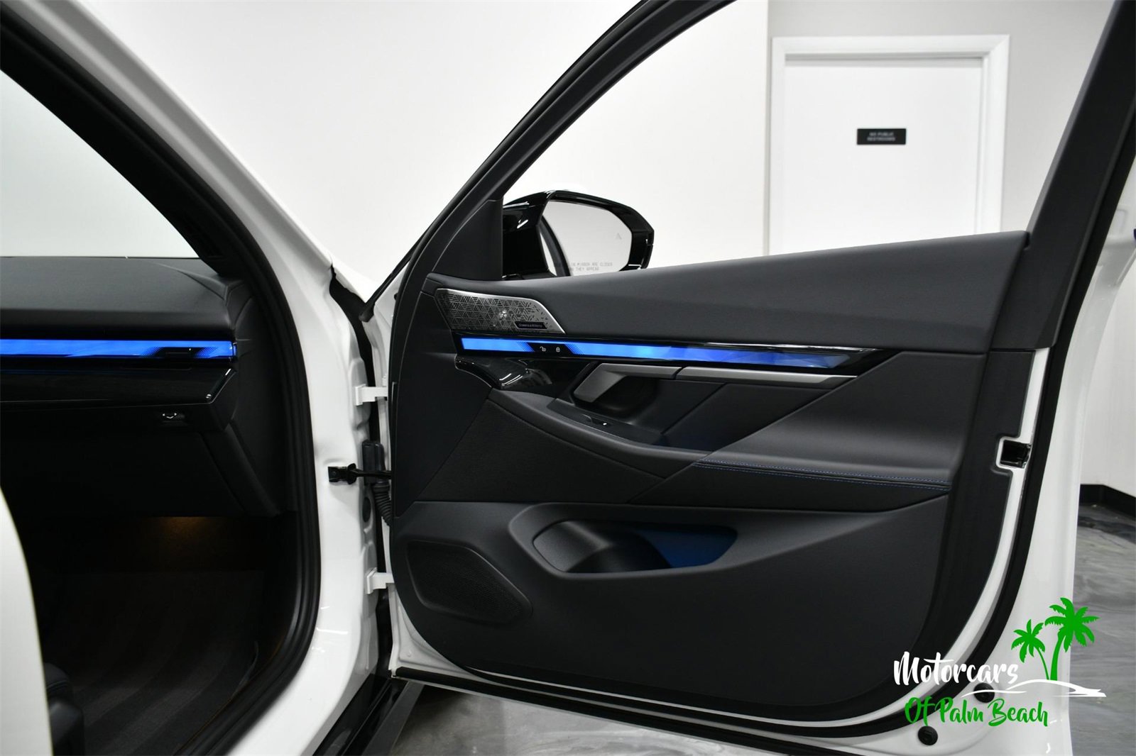 Used 2025 BMW i5 M60 w/ Premium Package image 50
