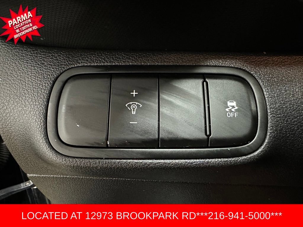 Used 2023 Hyundai Venue SEL FWD image 11