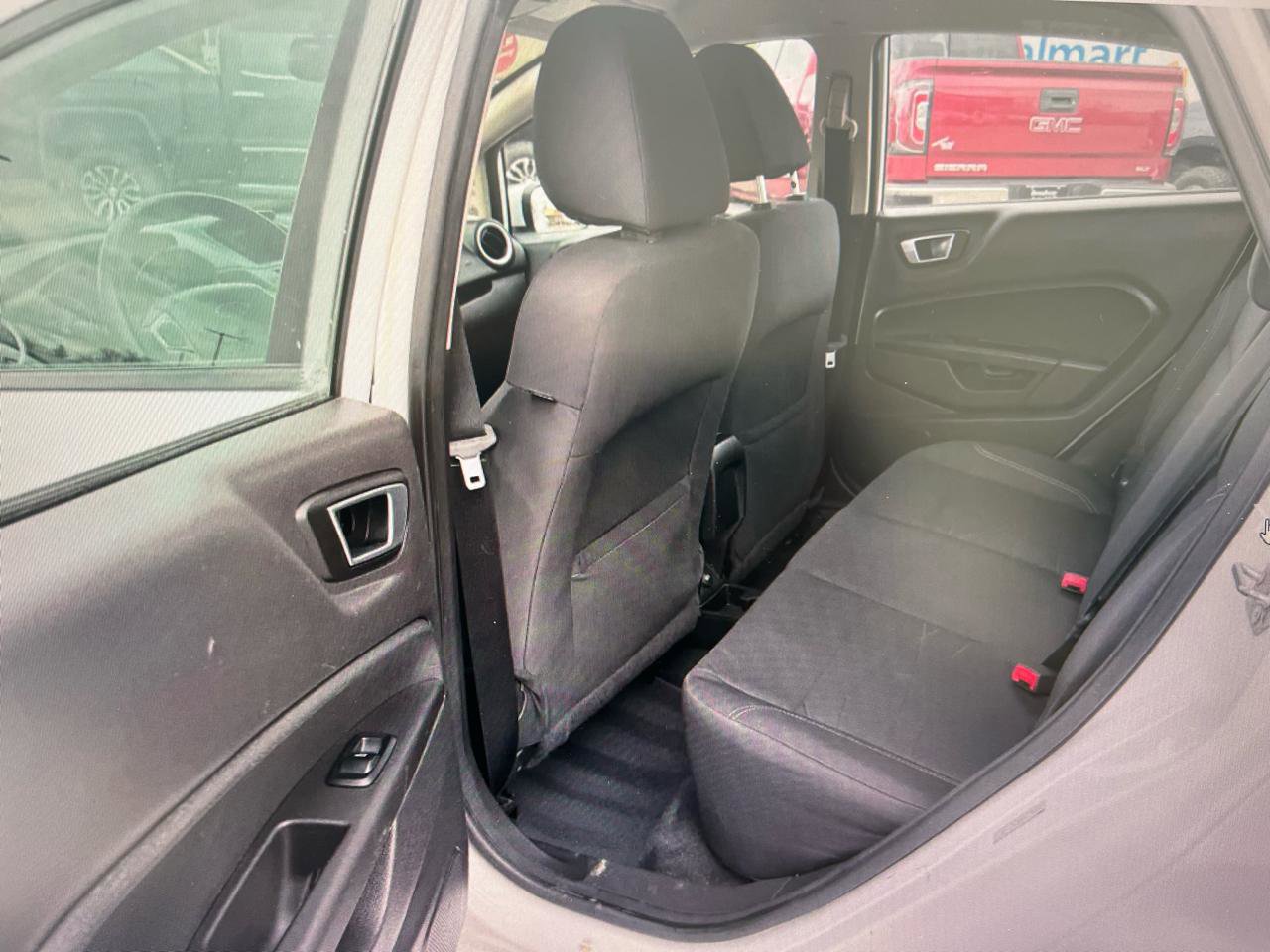 Used 2015 Ford Fiesta SE FWD image 9