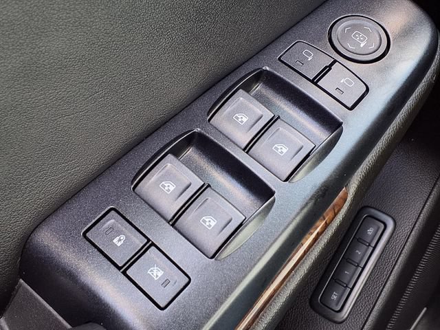 Used 2019 Chevrolet Suburban LT AWD/4WD image 18