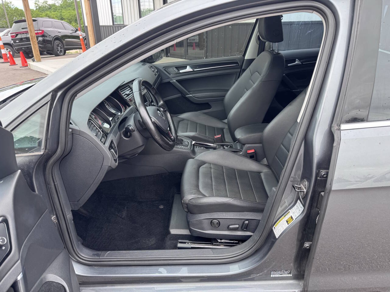 Used 2017 Volkswagen Golf S FWD image 11