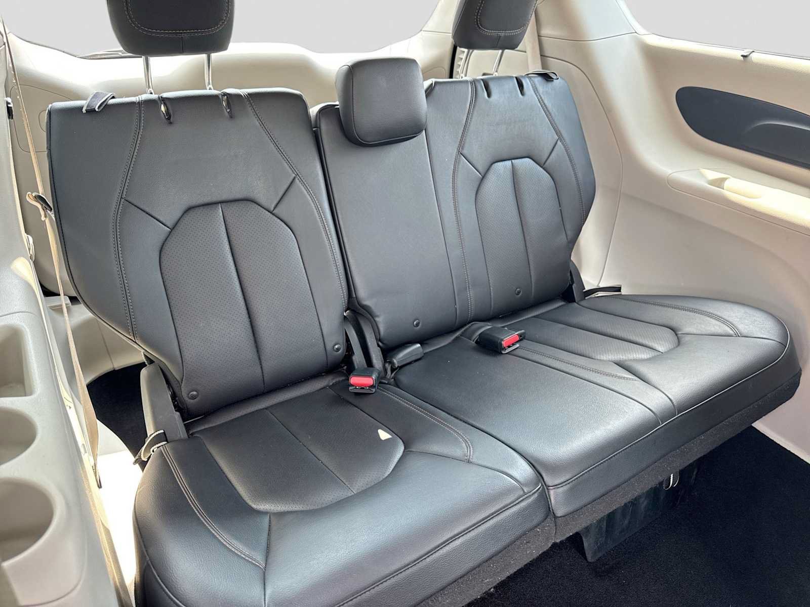 Used 2018 Chrysler Pacifica Touring-L FWD image 21