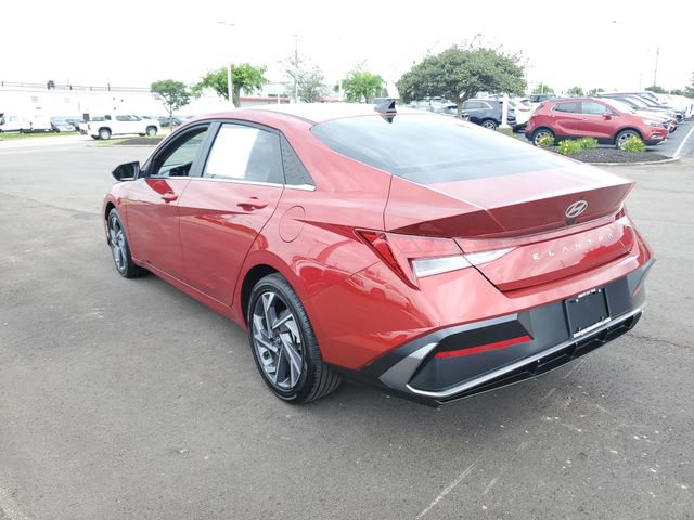 Used 2025 Hyundai Elantra SEL FWD image 3