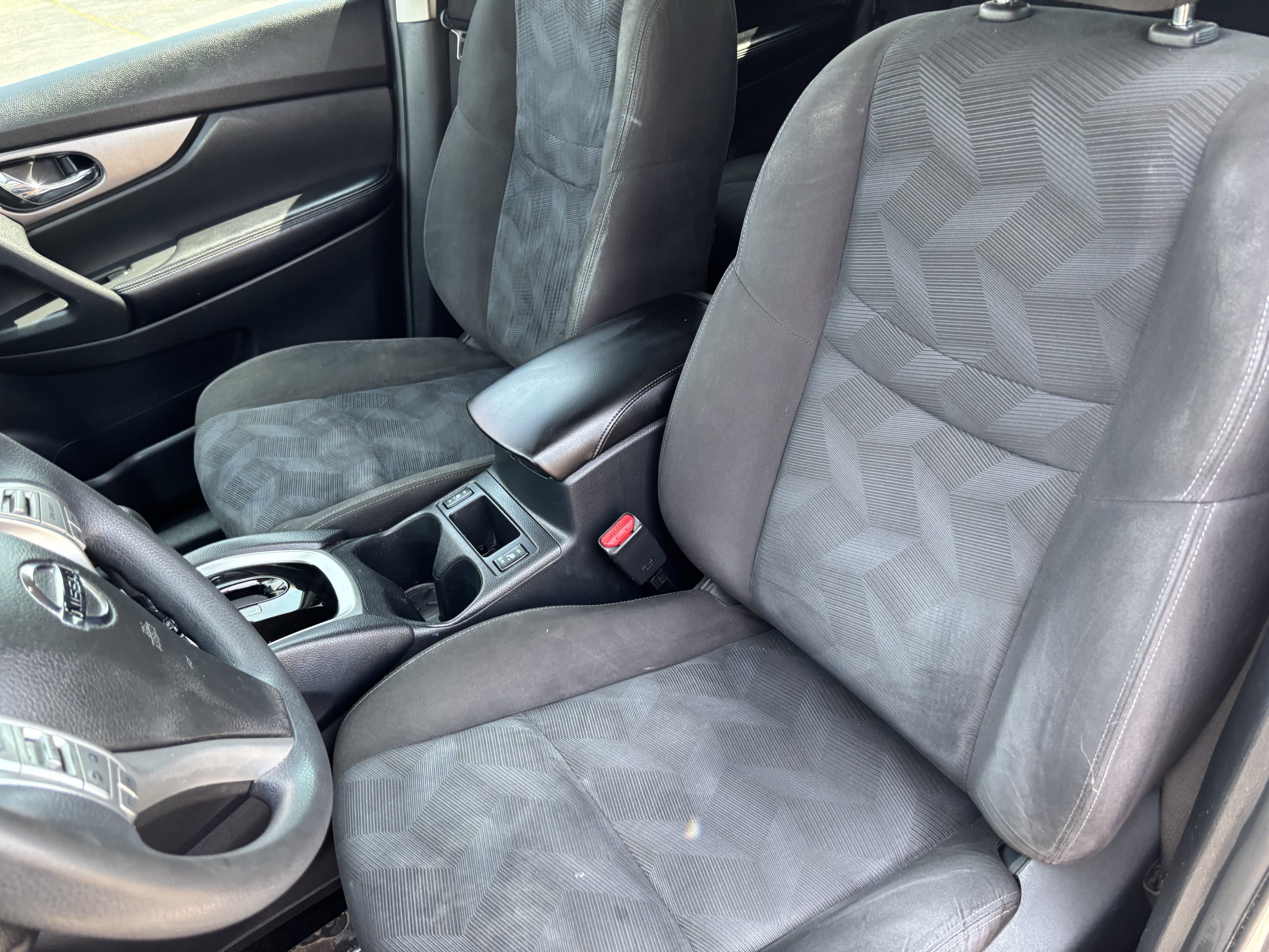 Used 2015 Nissan Rogue SV w/ SV Premium Package image 18