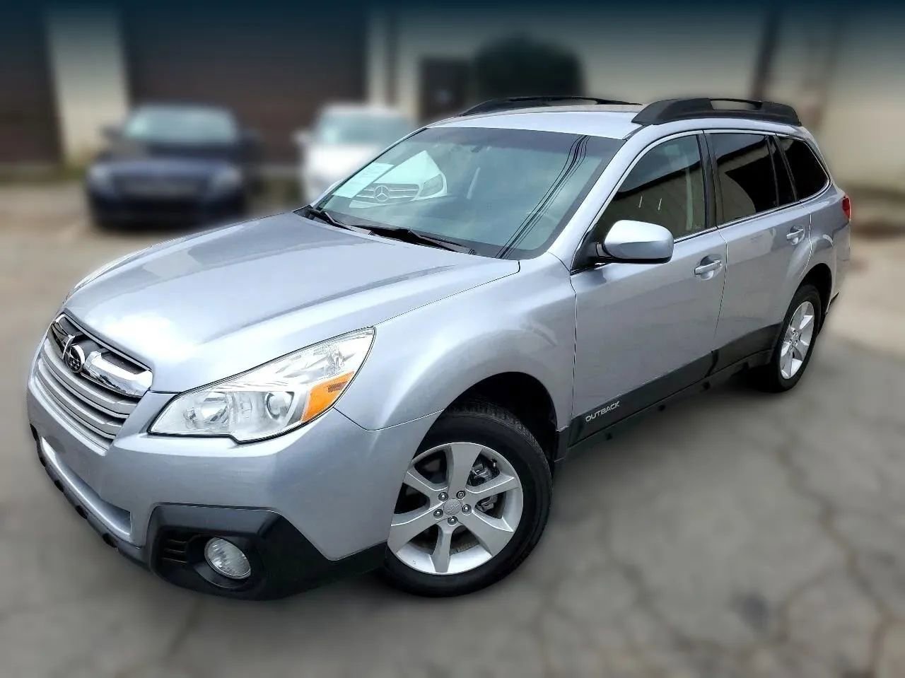Used 2013 Subaru Outback 2.5i Premium w/ Popular Pkg 1B image 2