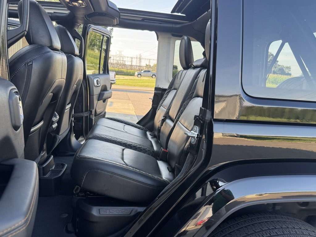 Used 2021 Jeep Wrangler Unlimited Sahara image 35