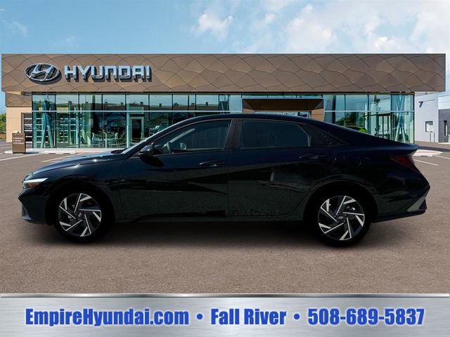 Used 2025 Hyundai Elantra Sport FWD image 3