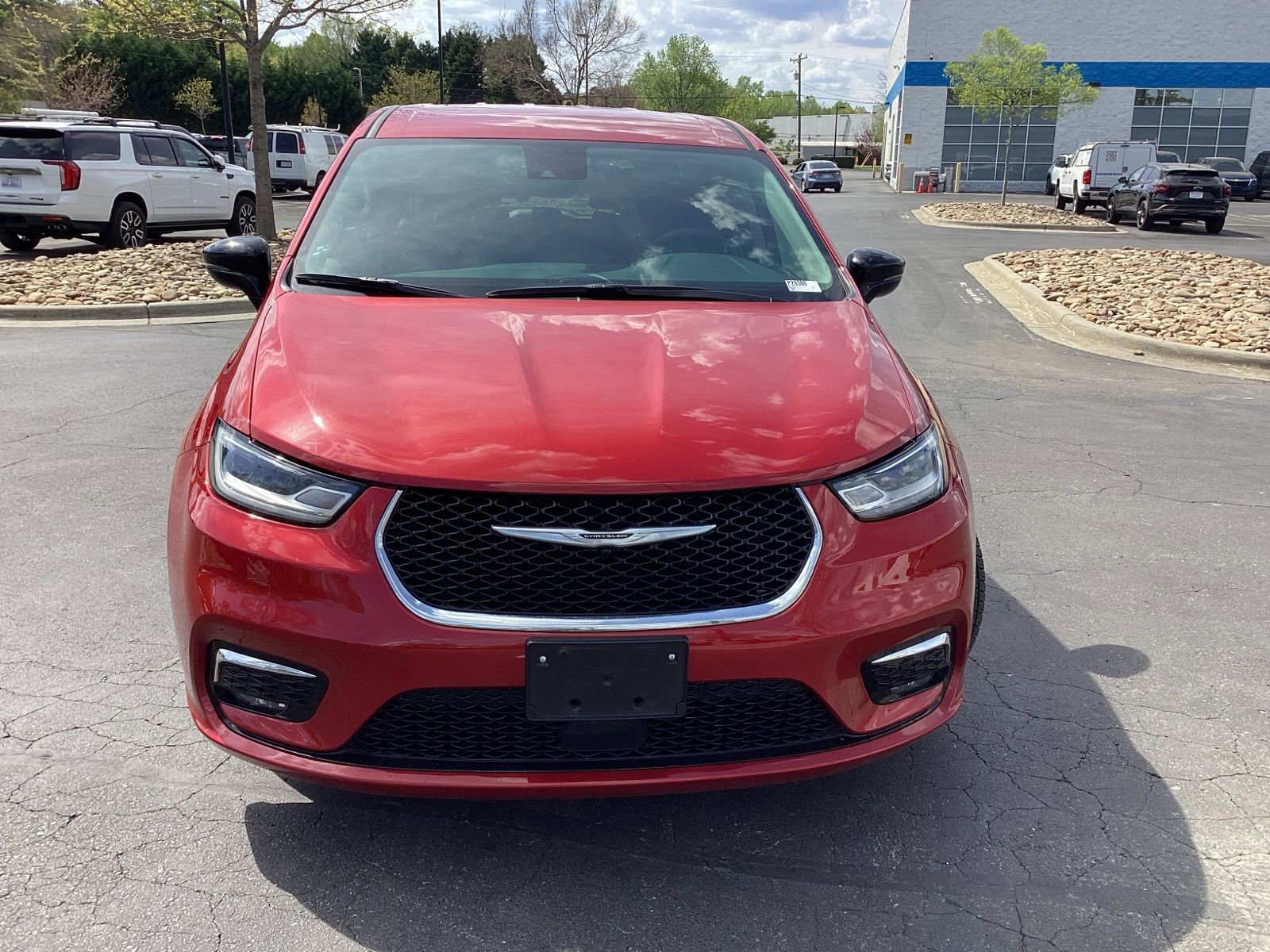 Used 2024 Chrysler Pacifica Select image 4