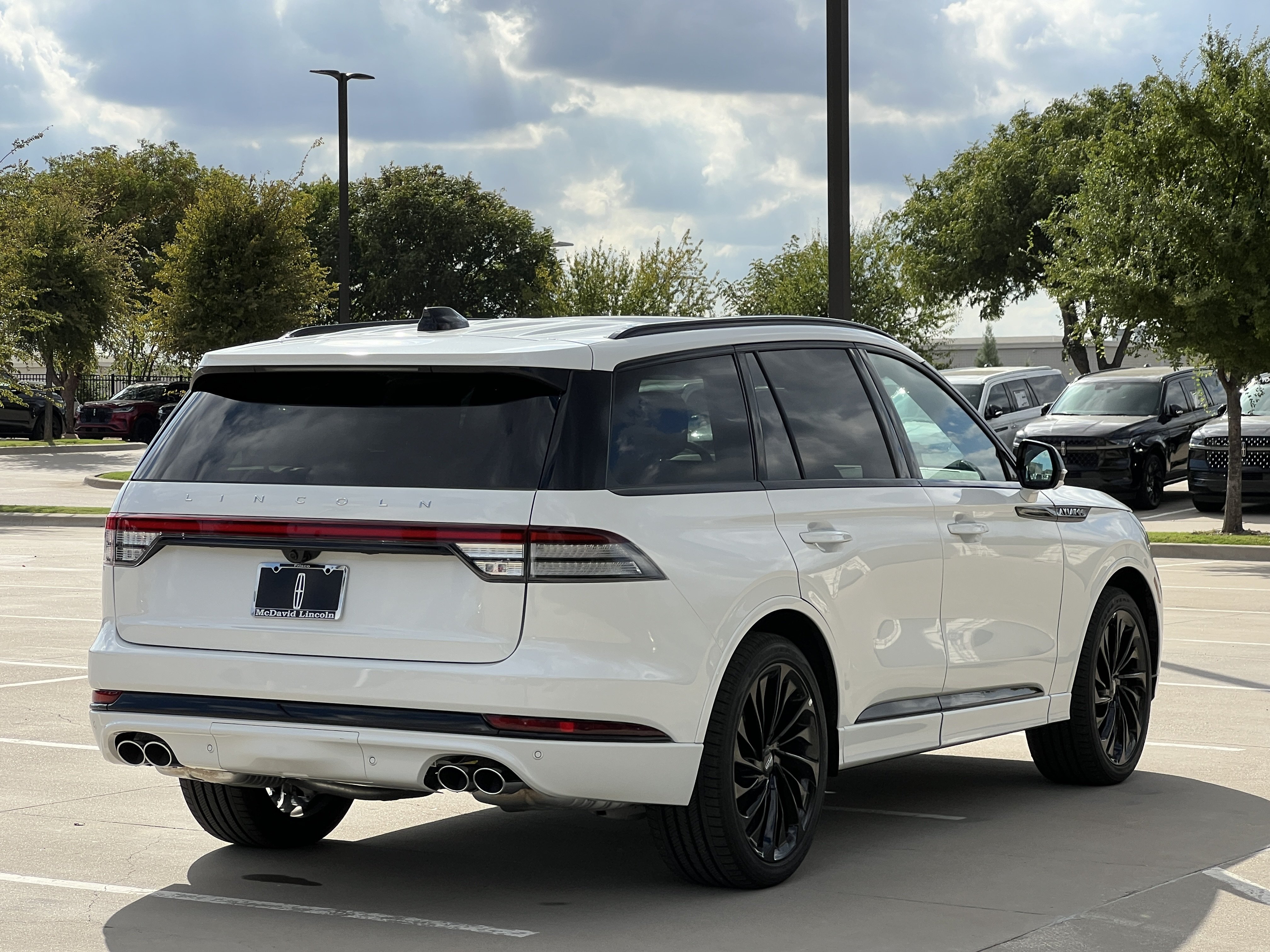 New 2027 Lincoln Aviator Reserve w/ Luxury Package RWD image 9