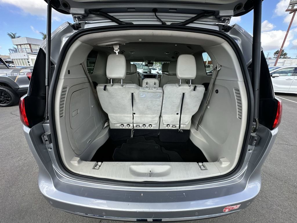 Used 2018 Chrysler Pacifica Limited w/ Advanced Safetytec Group FWD image 33