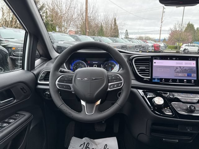 New 2026 Chrysler Pacifica Select FWD image 13