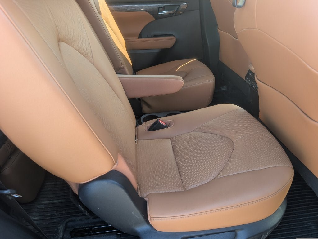 Certified 2020 Toyota Highlander Platinum AWD/4WD image 4