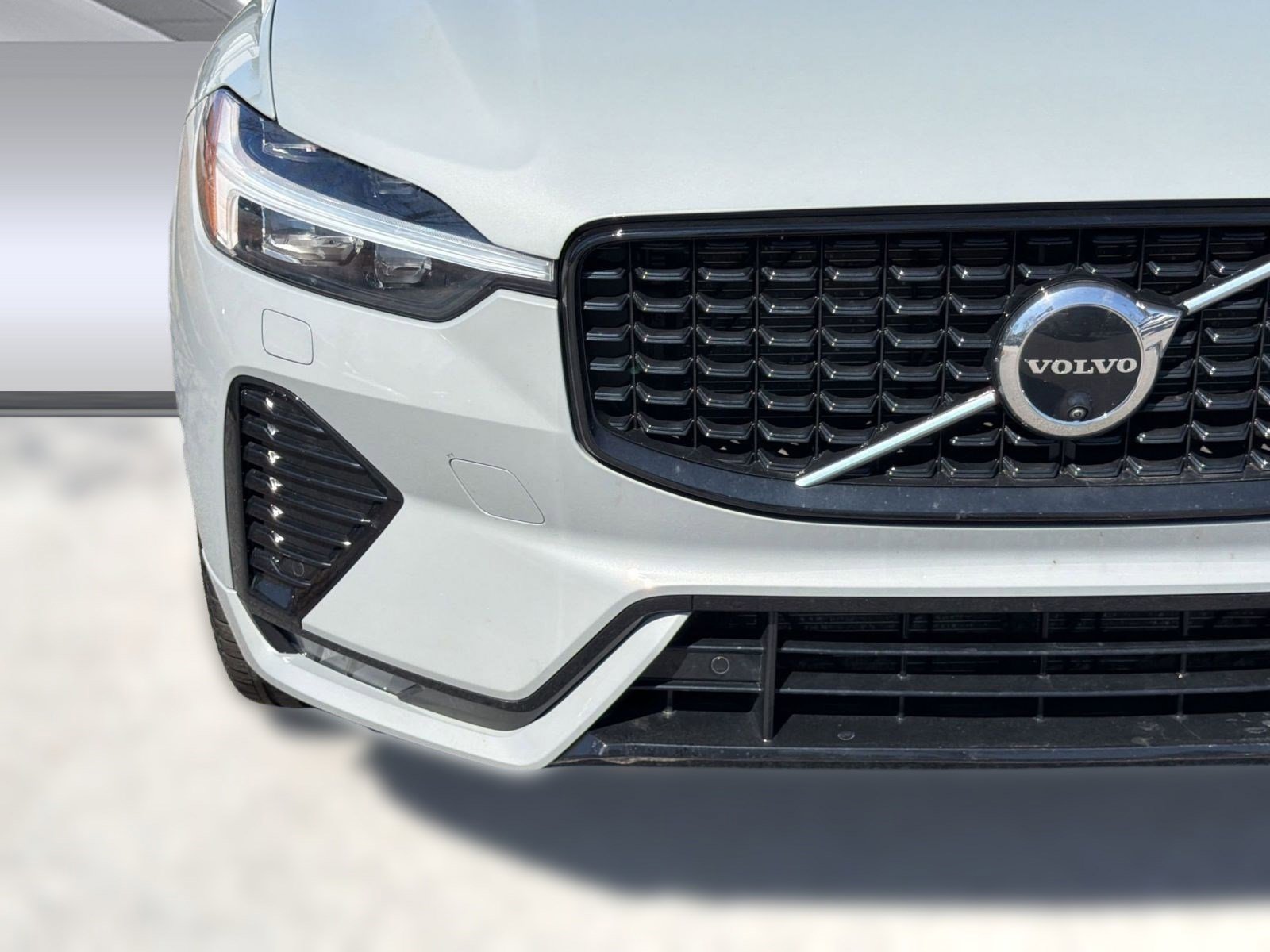 Certified 2024 Volvo XC60 B5 Plus w/ Climate Package image 11