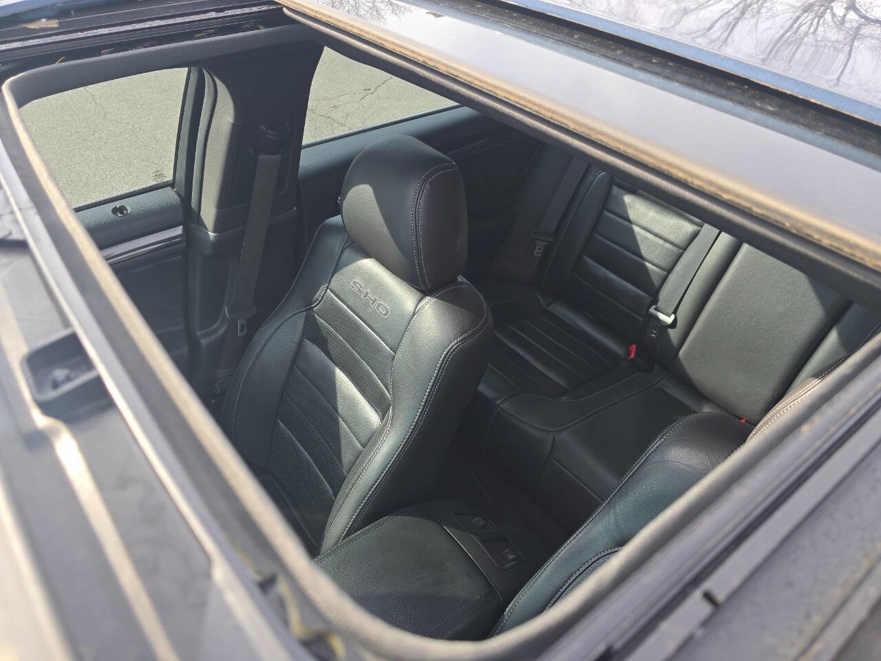 Used 2018 Ford Taurus SHO image 18