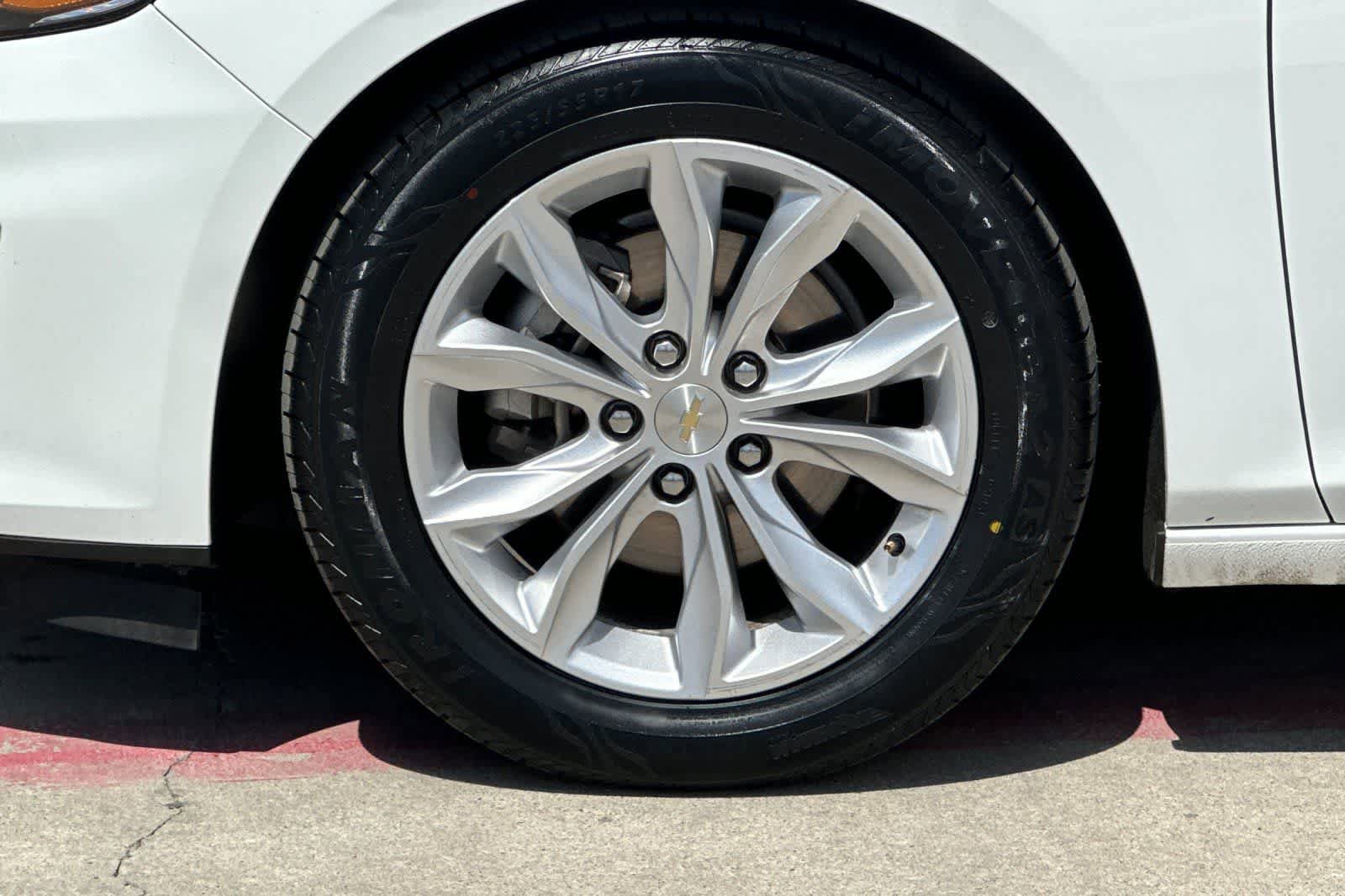 Used 2022 Chevrolet Malibu LT FWD image 33