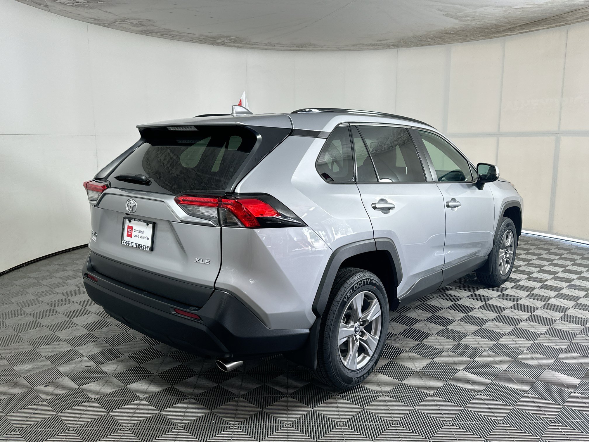 Used 2024 Toyota RAV4 XLE FWD image 3
