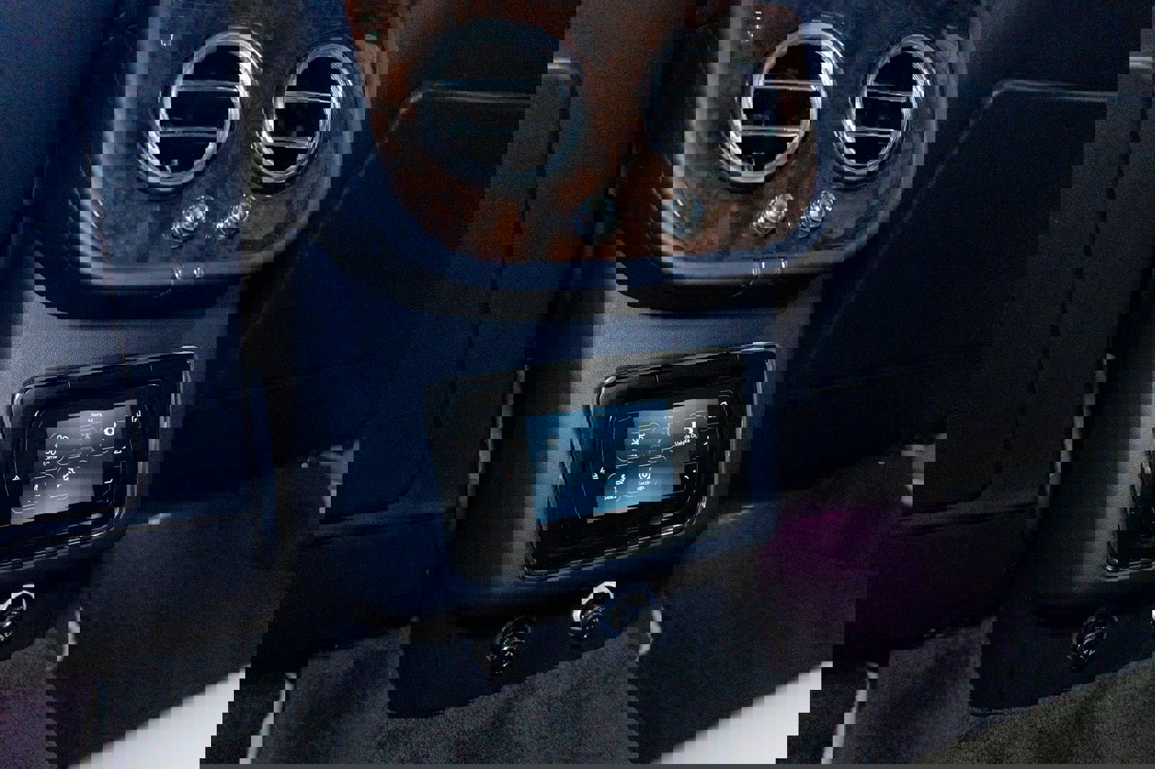 Used 2020 Bentley Bentayga V8 image 29