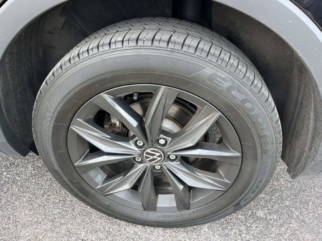 Used 2024 Volkswagen Tiguan SE AWD/4WD image 14
