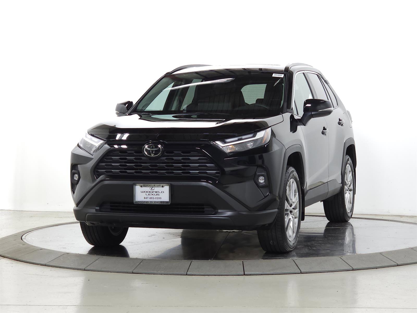 Used 2023 Toyota RAV4 XLE Premium image 3