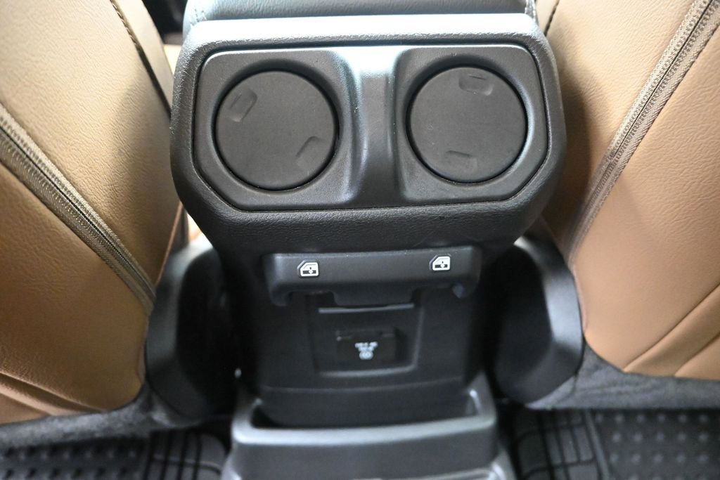 Used 2023 Jeep Wrangler Unlimited Sahara w/ Cold Weather Group AWD/4WD image 30