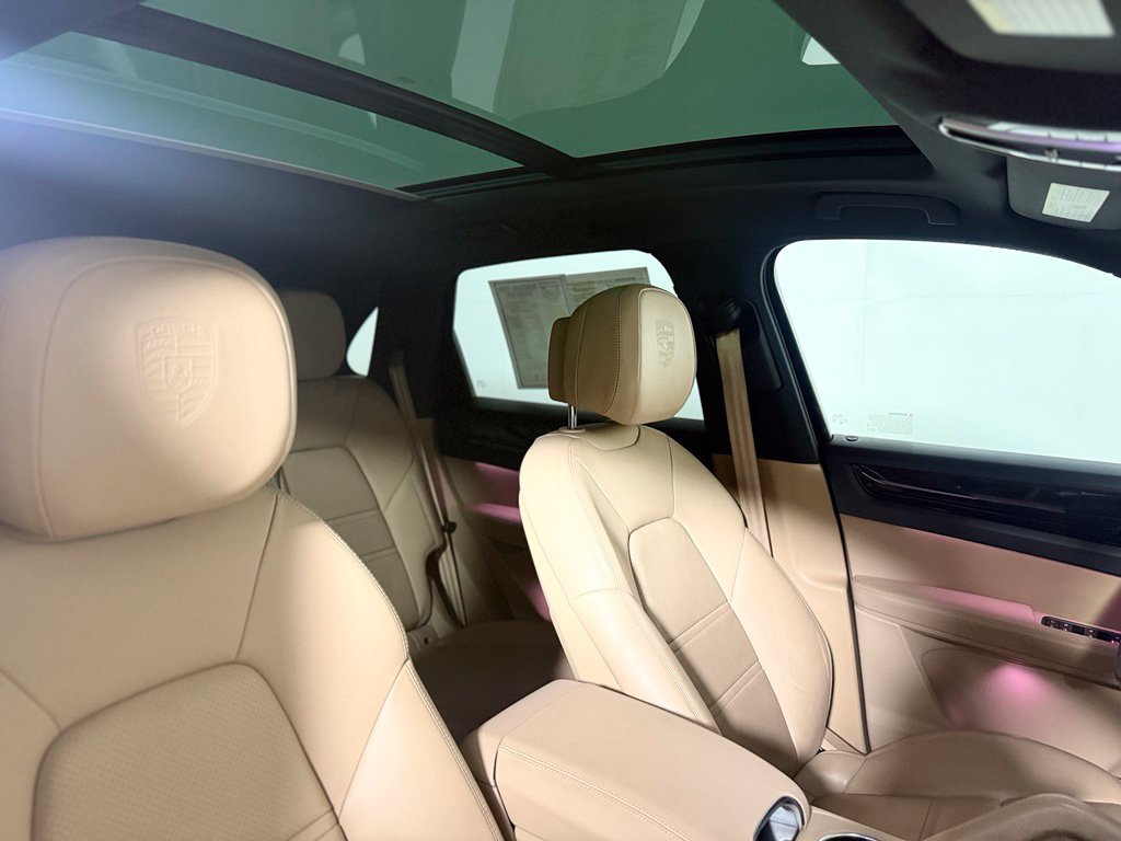 Used 2022 Porsche Cayenne Platinum Edition AWD/4WD image 28