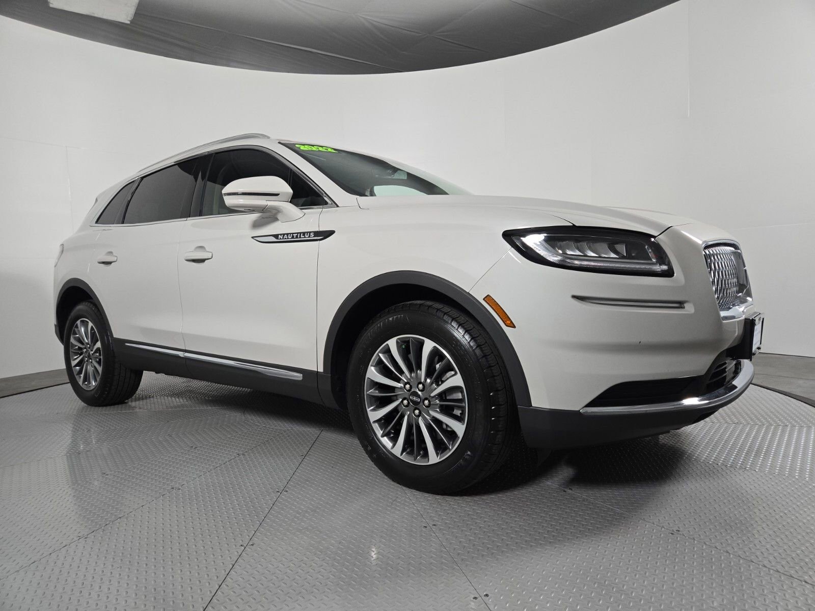 Certified 2022 Lincoln Nautilus AWD w/ Premium Package image 2