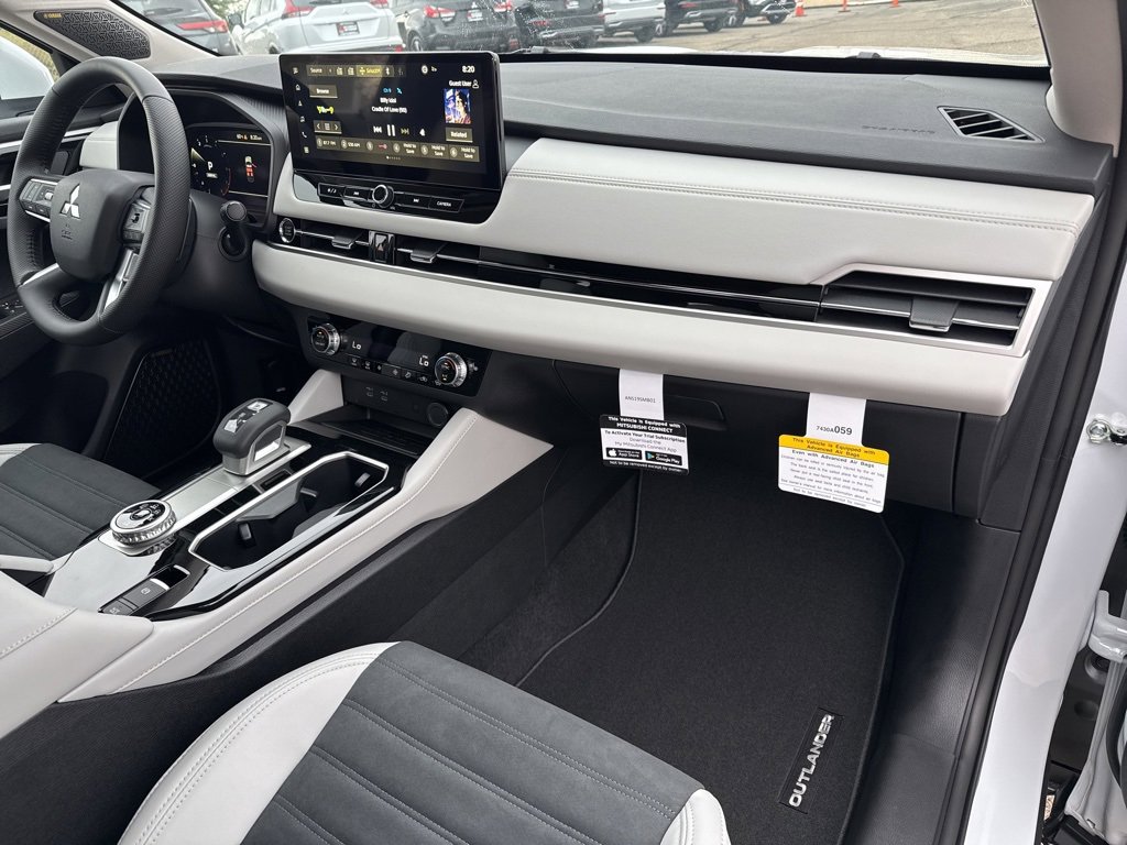 New 2025 Mitsubishi Outlander SE image 21