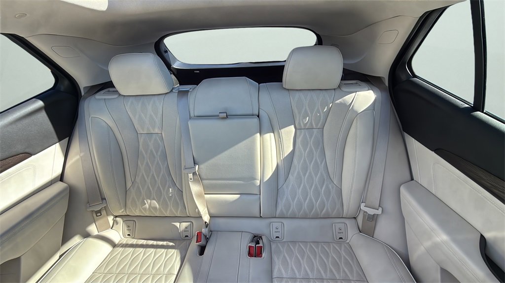 Used 2023 Buick Envision Avenir image 12