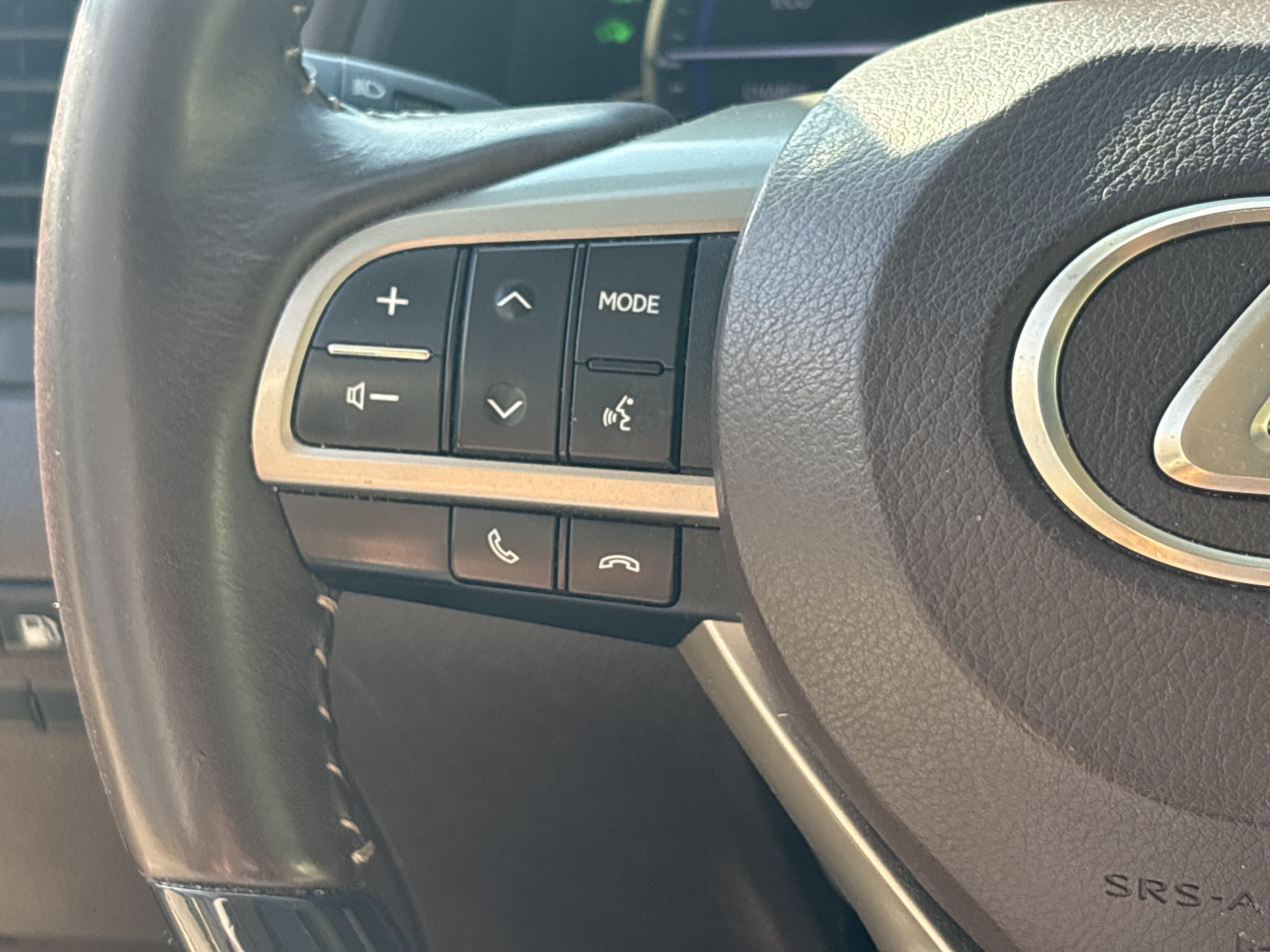 Used 2018 Lexus RX 450h AWD w/ Luxury Package image 19