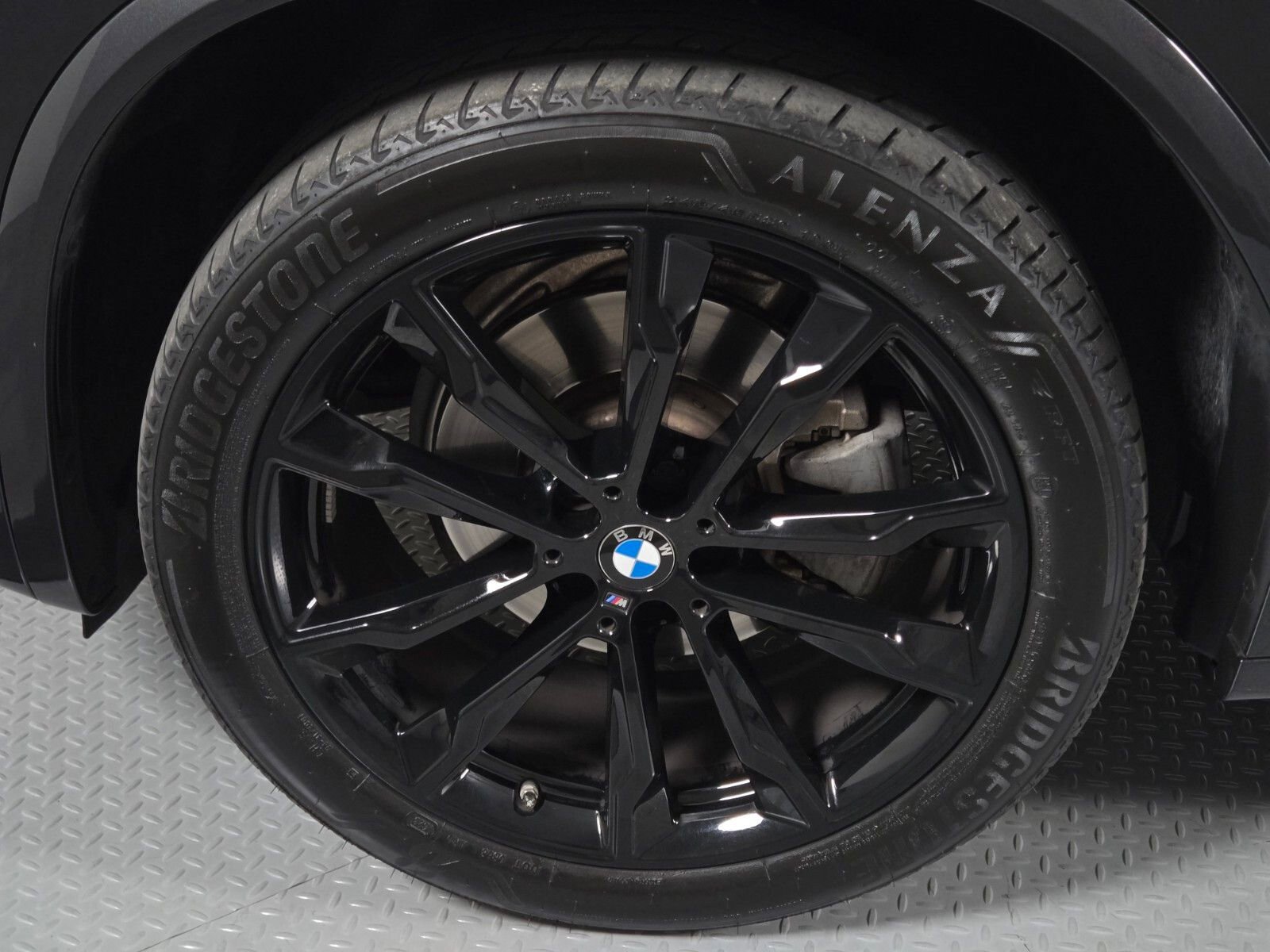 Used 2023 BMW X4 xDrive30i w/ M Sport Package image 9