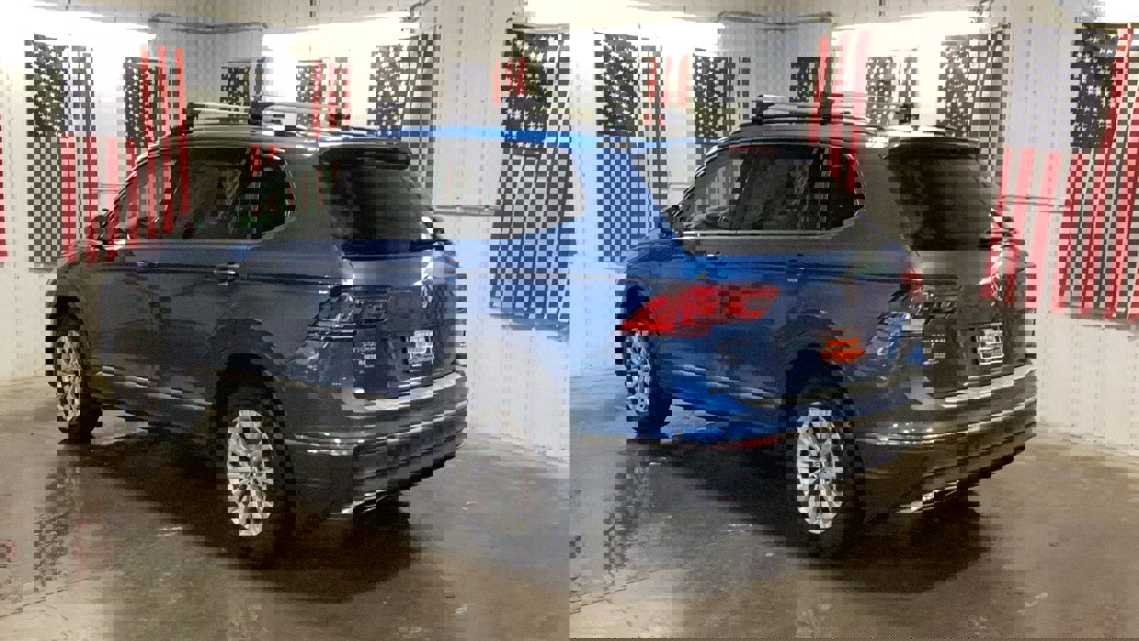 Used 2018 Volkswagen Tiguan SE w/ Panoramic Sunroof Package image 4