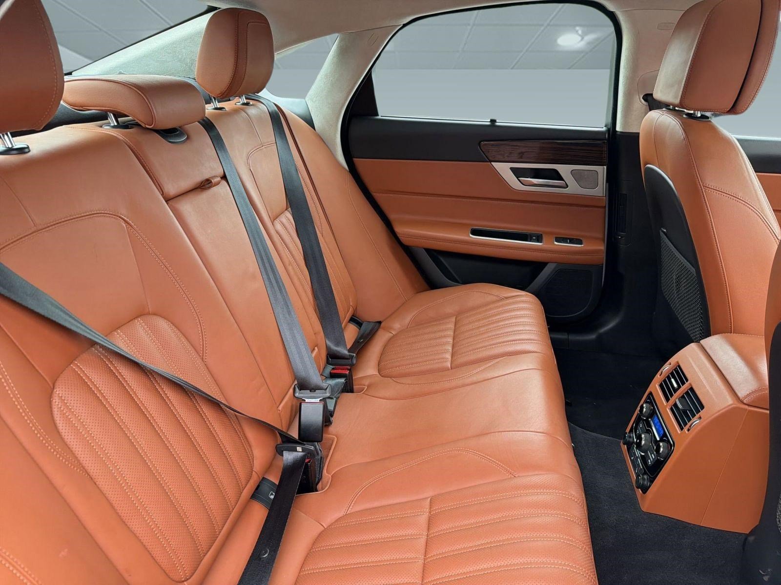 Used 2018 Jaguar XF Portfolio AWD/4WD image 30