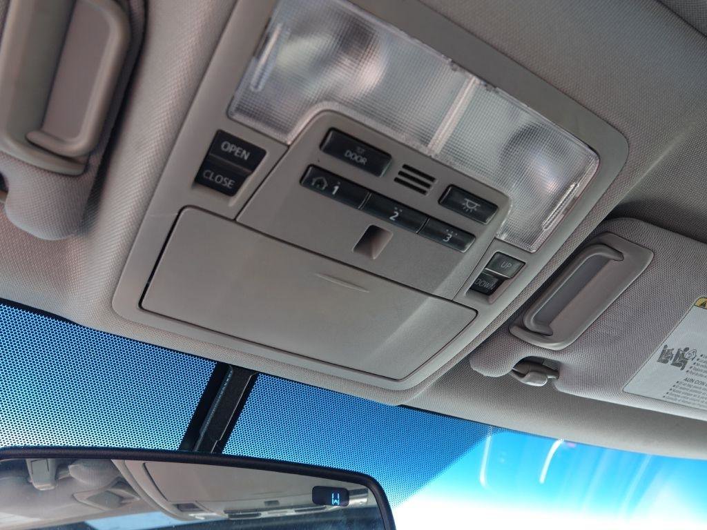 Used 2015 Toyota Camry XSE w/ Moonroof Package image 17