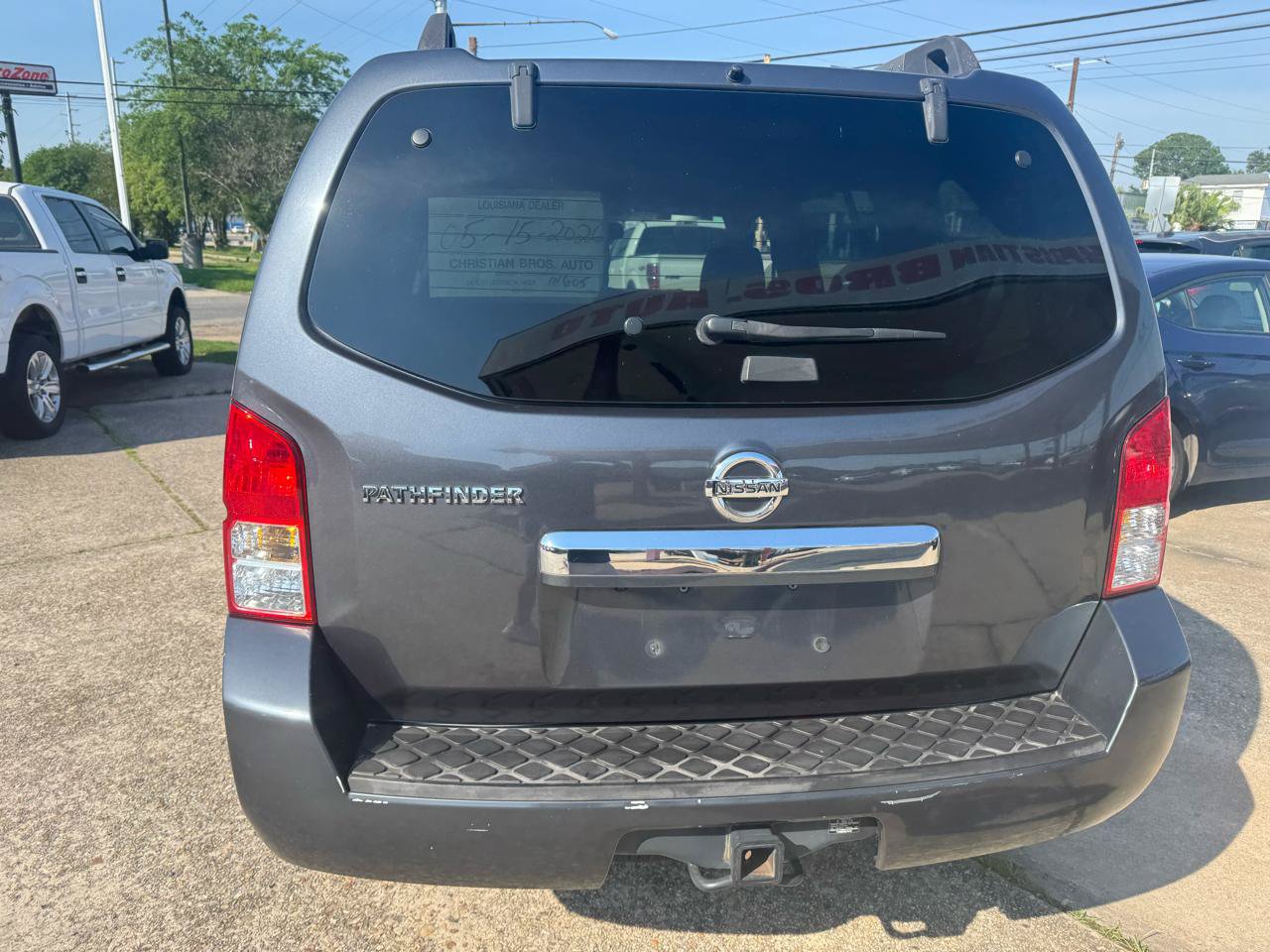 Used 2011 Nissan Pathfinder SV AWD/4WD image 3