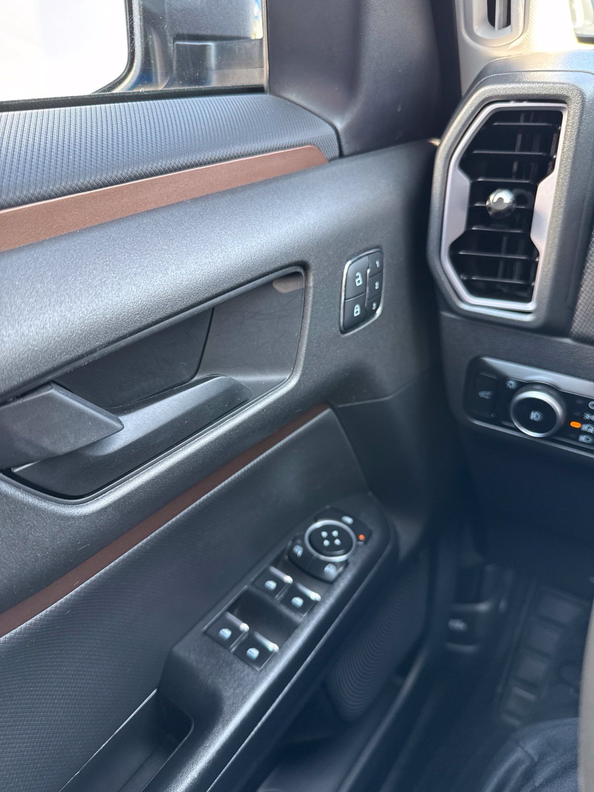 Used 2025 Ford Bronco Sport Outer Banks w/ Outer Banks Tech Package+ AWD/4WD image 11