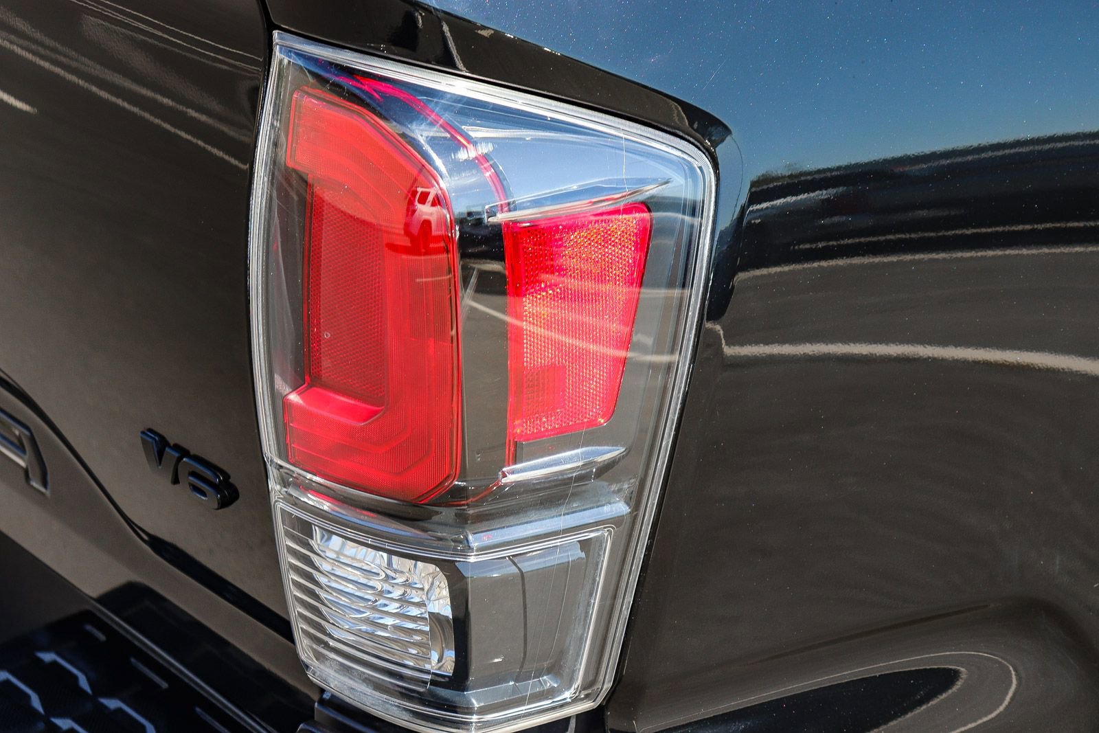 Used 2022 Toyota Tacoma Limited w/ Nightshade Package AWD/4WD image 8