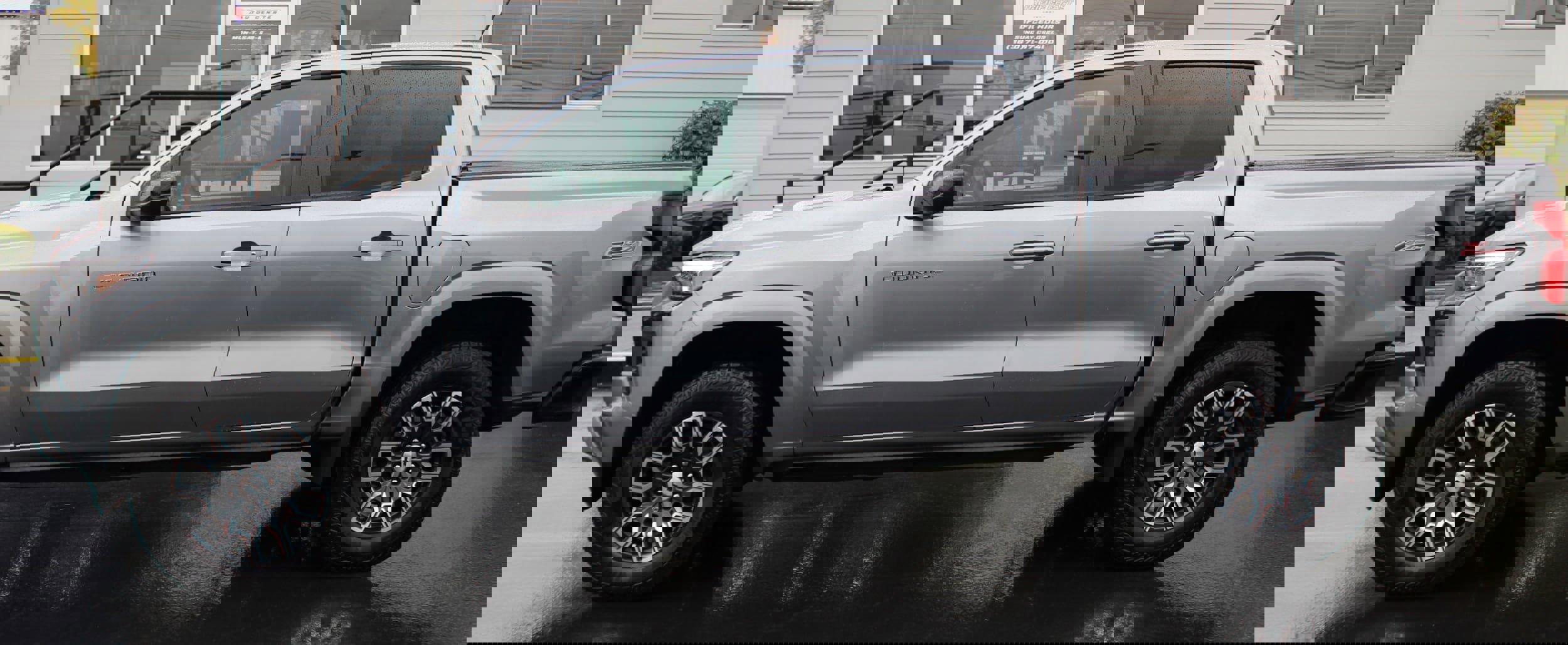 Used 2023 Chevrolet Colorado Z71 w/ Z71 Convenience Package 2 AWD/4WD image 3