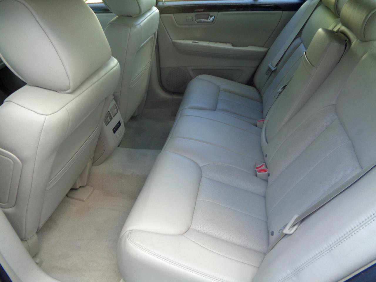 Used 2011 Cadillac DTS Luxury FWD image 26